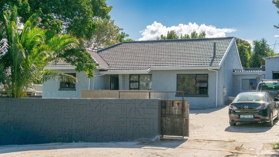 3 Bedroom Property for Sale in Kabega Park Eastern Cape